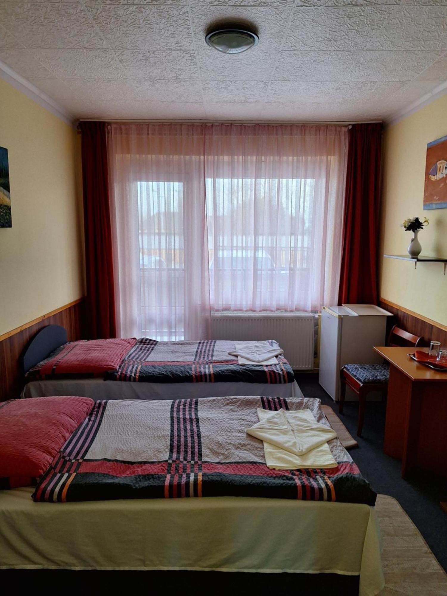 Grill Terasz Etterem Es Szallashely Mezőkövesd Exterior foto