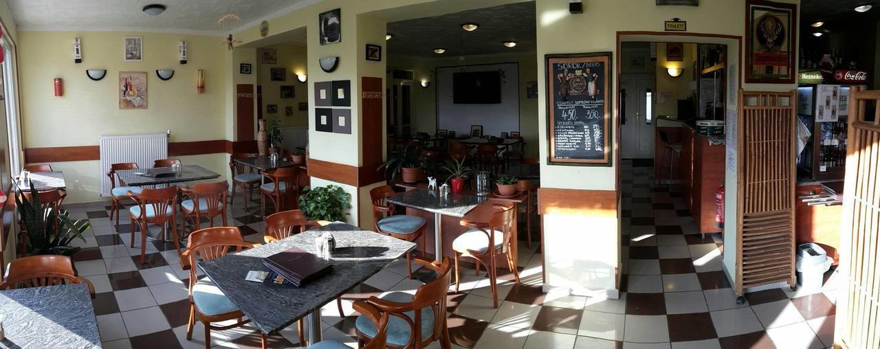 Grill Terasz Etterem Es Szallashely Mezőkövesd Exterior foto